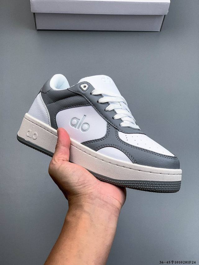 Alo Yoga Recovery Mode 人气单品 舒适简约防滑耐磨低帮休闲板鞋 #Alo Yoga于2007年创立于洛杉矶，意在传播有意识的运动，同时激发