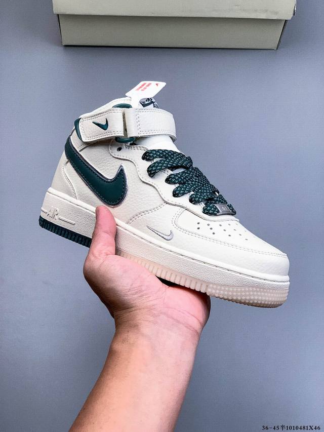 纯原版本！原楦数据纸版，采用硬质优质皮革鞋面材质，内置全掌Air Sole气垫。耐克 Nike Air Force 1 Mid 空军一号中帮百搭休闲运动板鞋 1