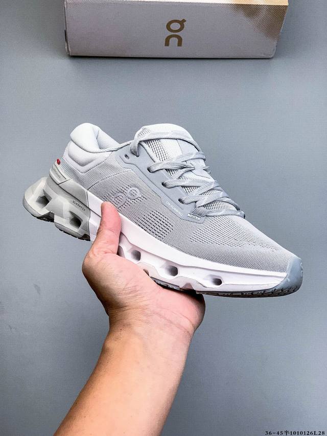 公司级！On 昂跑 Cloudflyer 5 舒适 轻便 减震耐磨跑步鞋 采用了先进的缓震技术 能够有效减少跑步时对关节的冲击 保护运动者的健康 其独特的缓震系