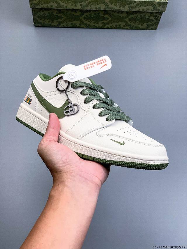 耐克Nike Air Jordan 1 Low Aj1乔1 低帮潮流缓运动休闲板鞋。Aj1 低帮拼接 完美版型真头层牛皮# 内置缓震气垫 原鞋开模 拒绝公底 购