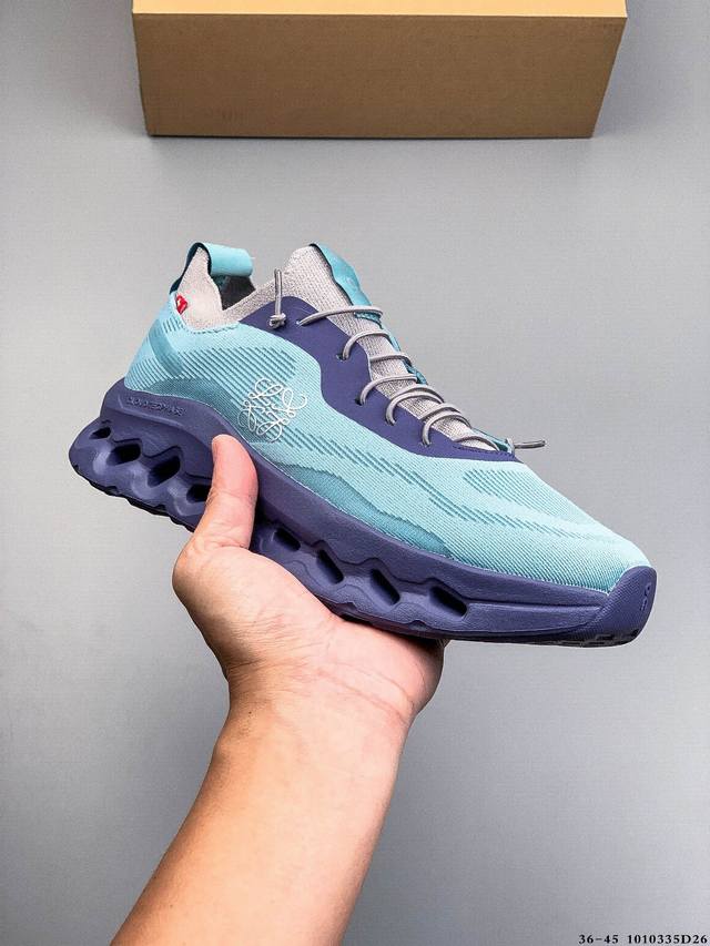 Loewe X On昂跑Cloud Tilt 罗意威 联名轻量运动休闲鞋！杨幂同款，脚感很舒服，鞋底柔软且包裹性好，上脚显腿长，不用系鞋带很方便～ 不管休闲还是