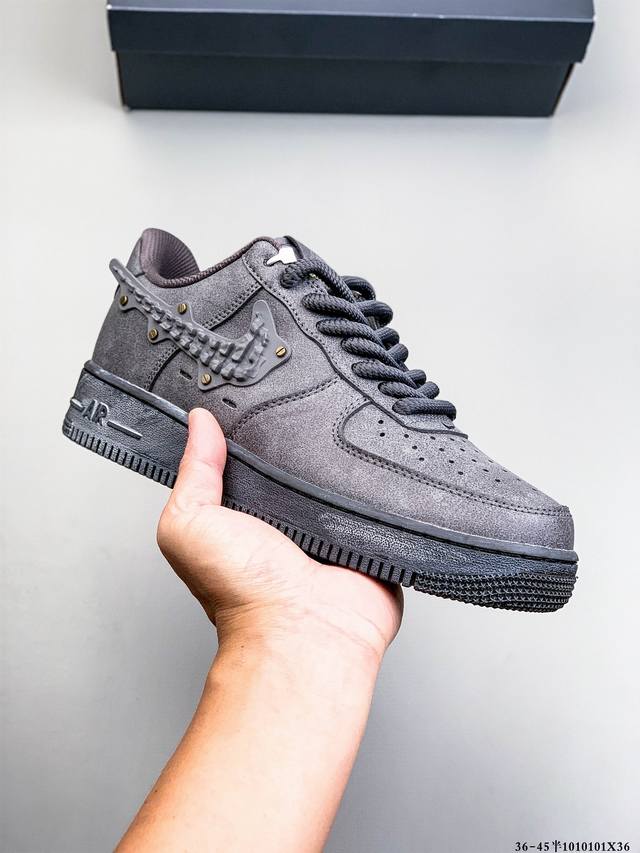 原楦数据纸版，采用硬质优质皮革鞋面材质，内置全掌Air Sole气垫。耐克 Nike Air Force 1 Low 空军一号低帮百搭休闲运动板鞋 101010