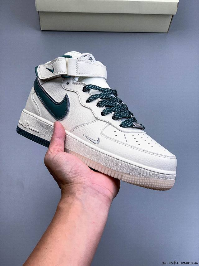 纯原版本！原楦数据纸版，采用硬质优质皮革鞋面材质，内置全掌Air Sole气垫。耐克 Nike Air Force 1 Mid 空军一号中帮百搭休闲运动板鞋 1