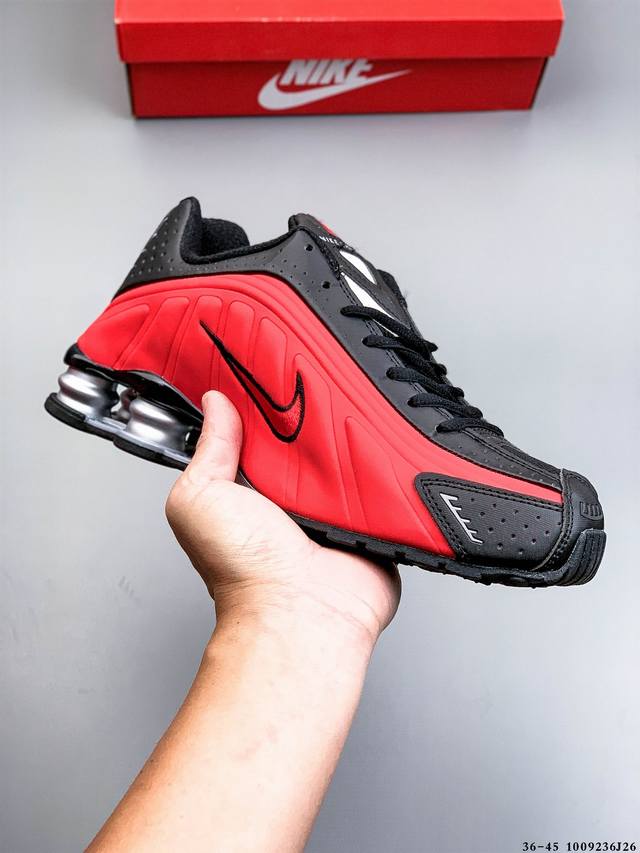 公司级！Nike Shox R4系列 耐克 低帮运动休闲气垫运动鞋 Nike Shox R4男子气柱运动鞋是21世纪早期经典款的焕新鞋款，沿用其未来感设计线条和