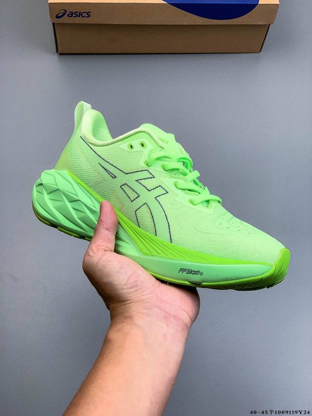 Asics亚瑟士 Novablast 4 轻量缓震透气休闲跑步鞋。相较上代最大的改变就是中底从前两代的Ffblast升级到了Ffblast+，初上脚的静态脚感不