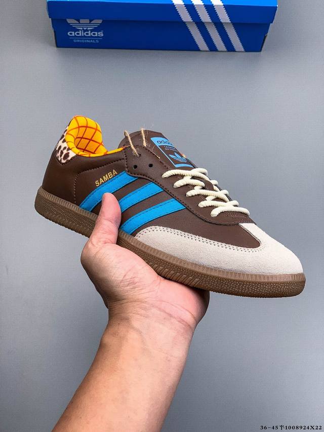 公司级！Adidas Samba Og 经典德训鞋休闲板鞋 Adidas 近70年的经典Samba Og 修长的鞋楦,略微尖尖的鞋头,翻毛皮的鞋头拼接,这些我们