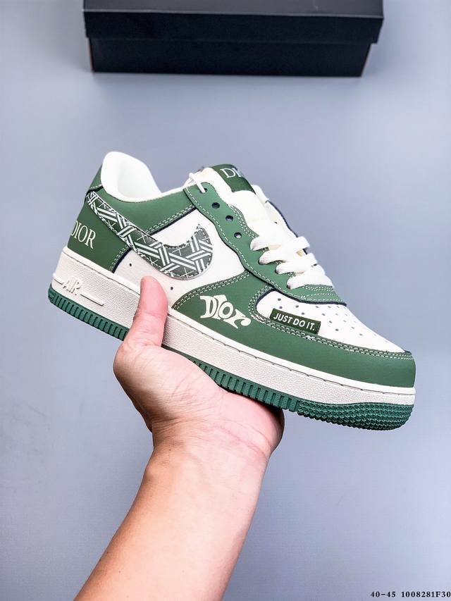 原楦数据纸版，采用硬质优质皮革鞋面材质，内置全掌Air Sole气垫。耐克 Nike Air Force 1 Low 空军一号低帮经典百搭休闲运动板鞋 1008