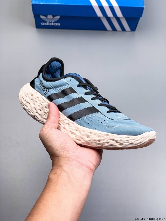 Adidas Originals Zponge 阿迪达斯 新款缓震休闲跑步鞋 Adidas Zponge的中底设计堪称一大亮点。不同于传统运动鞋的中底结构，Zp