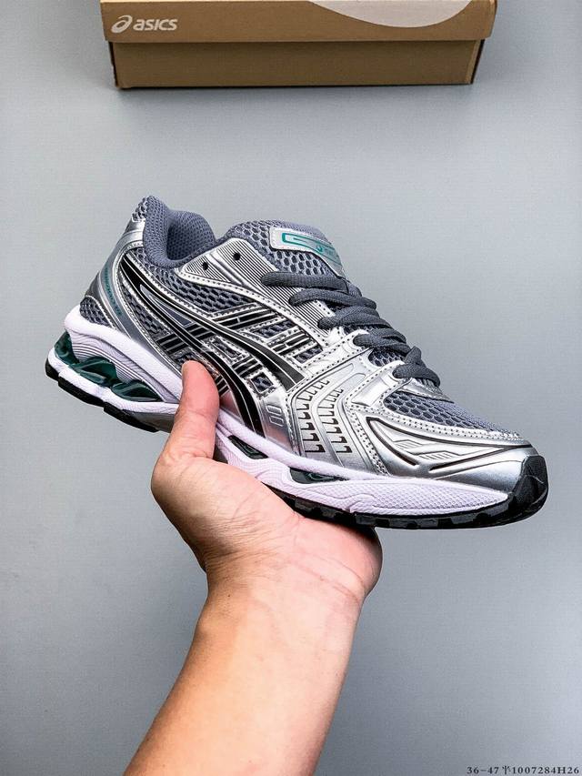 采用环保太空合成革配合透气网眼布鞋面材质#中底3D可视Gel缓震胶效果#升级Eva全新缓震中底部位科技组合耐磨橡胶外底片13年前经典首度回归,复刻魅力难挡！日本