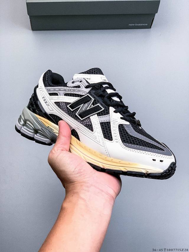 New Balance M1906Ri Nb宝藏老爹鞋款，复古元素叠加，质感超级棒，楦版型材料细节做工精细，货如实拍图 作为Nb最经典的档案鞋型之一，与 2一样