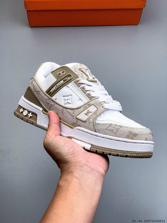 路易威登 Louis Vuitton Lv路易威登板鞋 乘风破浪的姐姐争先种草款,舒适透明底和百搭性霸屏整个时尚娱乐圈，正品1:1套楦复刻，细节调整完美主义！鞋