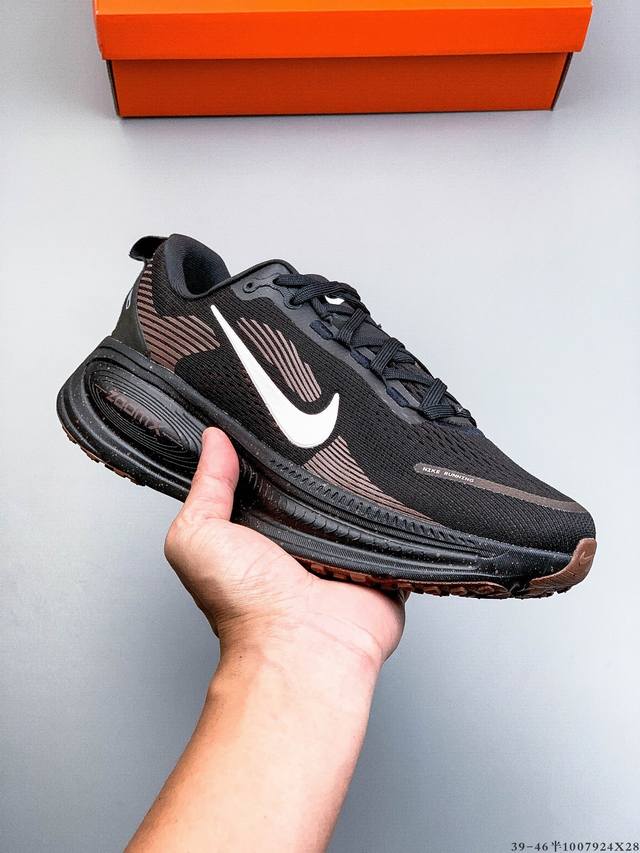 Nike Air Zoom Vomero 18 缓震透气休闲慢跑鞋 新版Vomero结合全新Zoomx和Reactx泡绵 提供双重缓震效果 铸就非凡迈步体验 1