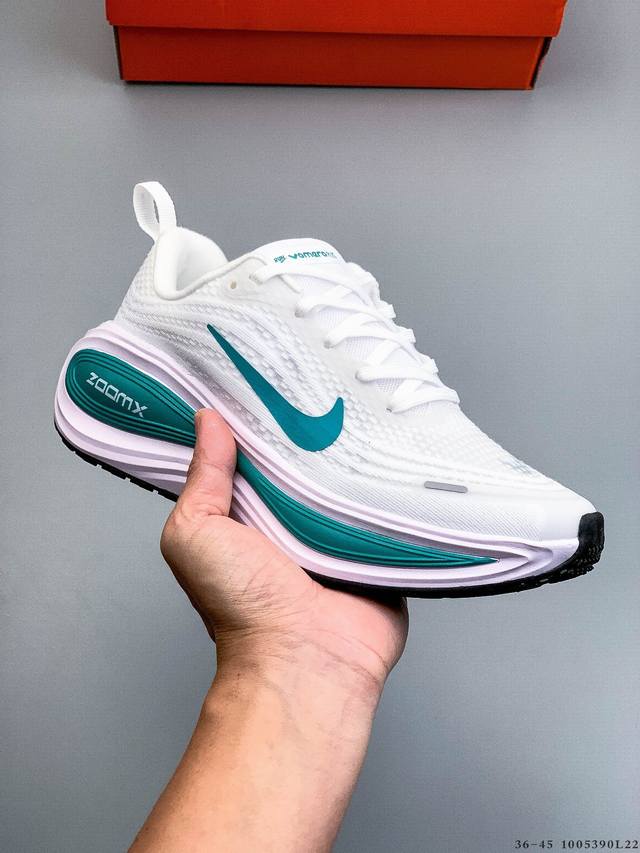 公司级！Nike Vomero Plus 耐克 舒适减震防滑 低帮跑步鞋 全掌Reactx泡绵中底 前掌和后跟还配备了Air Zoom气垫单元 据说跑起来更快更