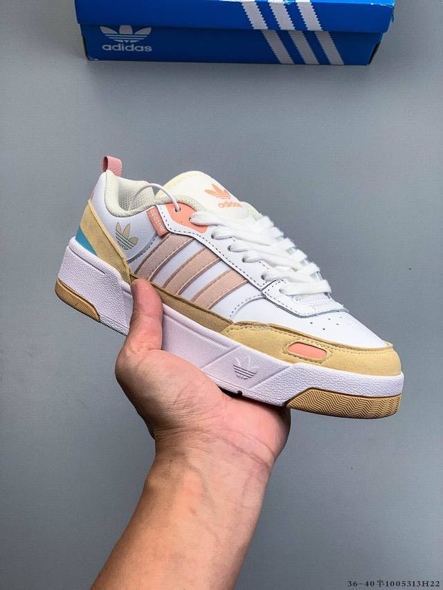 阿迪达斯 Adidas Originals Post Up 低帮百搭休闲板鞋！ 这款Adidas经典款，延续篮球场基因，同时融入摩登气质，含锯齿状三条纹和绒面革