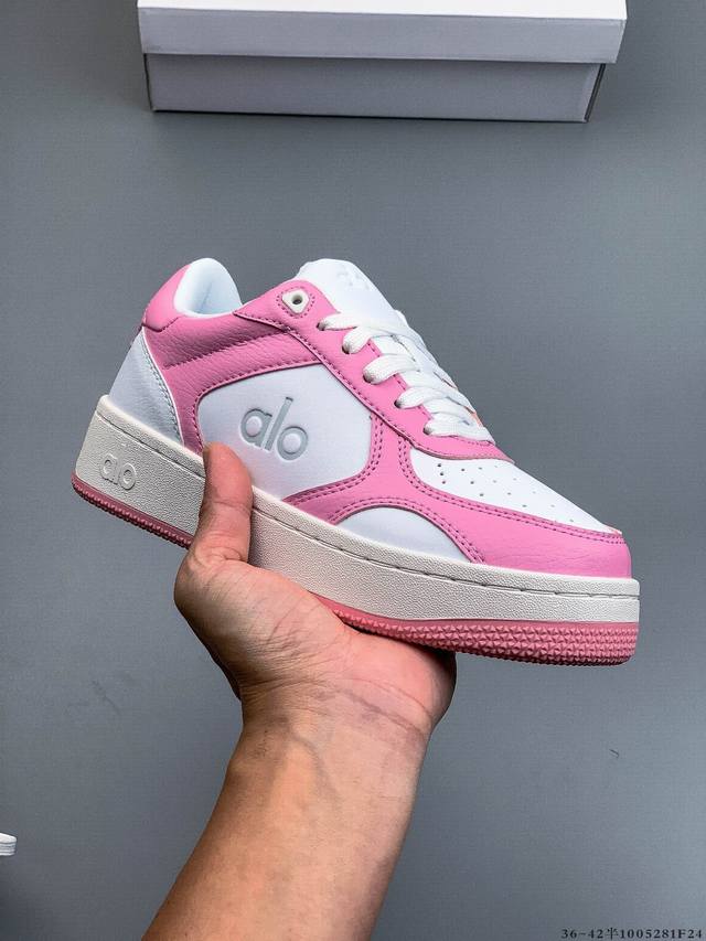 Alo Yoga Recovery Mode 人气单品 舒适简约防滑耐磨低帮休闲板鞋 #Alo Yoga于2007年创立于洛杉矶，意在传播有意识的运动，同时激发