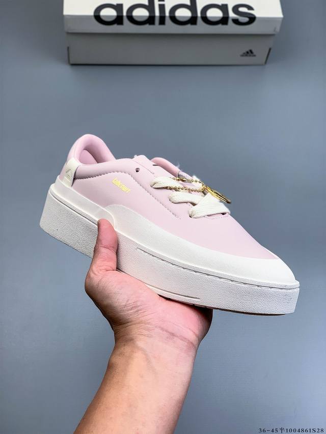 阿迪达斯Adidas Labcourt 百搭休闲板鞋 鞋面使用了绒毛麂皮 ，鞋面和鞋底连接处使用了包边处理，看起来更加精致有型;内里也使用了光滑的优质皮革，鞋垫