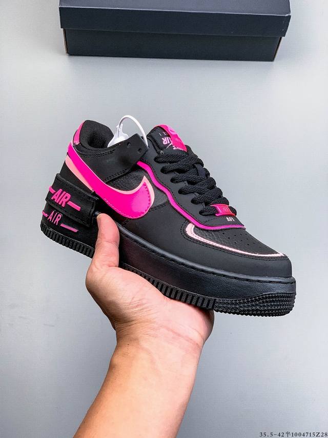 公司级头层！Nike 耐克 Air Force 1 Shadow 拼接马卡龙 侧身 Swoosh 采用叠加形的式呈现，同时跟后也将标志性 “Air” 字叠样加配