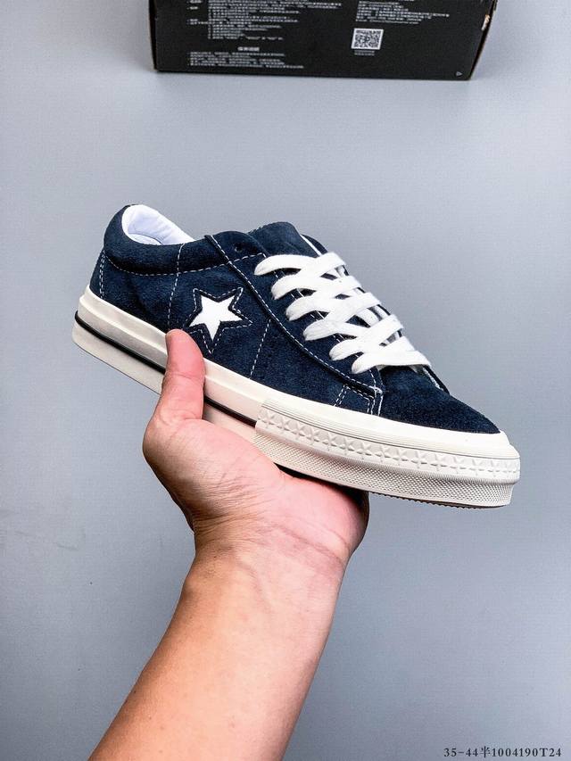 匡威 Converse One Star 1970S 杰克一星低帮 经典 One Star 款式 自然优雅搭配标志性的One Star Logo，凸显充满现代感