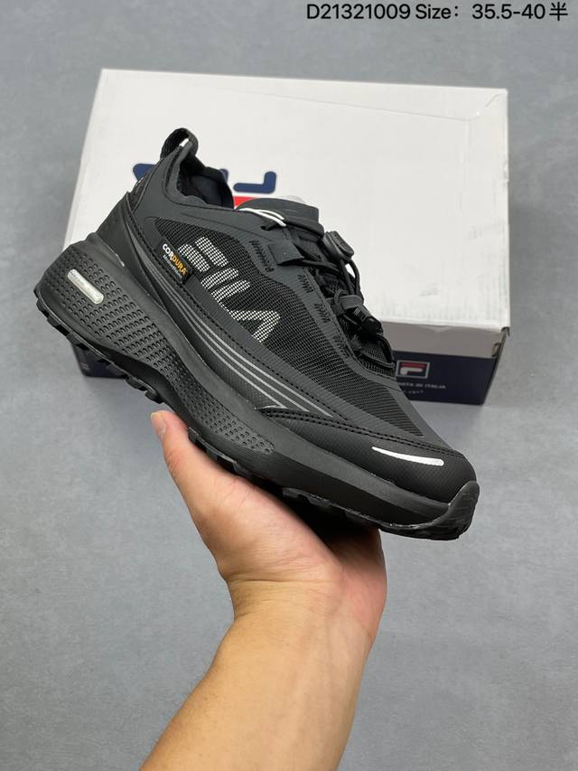 百年运动时尚品牌Fla创建于1911年意大利Biella小镇，是Fila兄弟创立的一家纺织和针织的服装品牌。百年来，Fla已经成长为世界知名运动品牌，其产品不仅