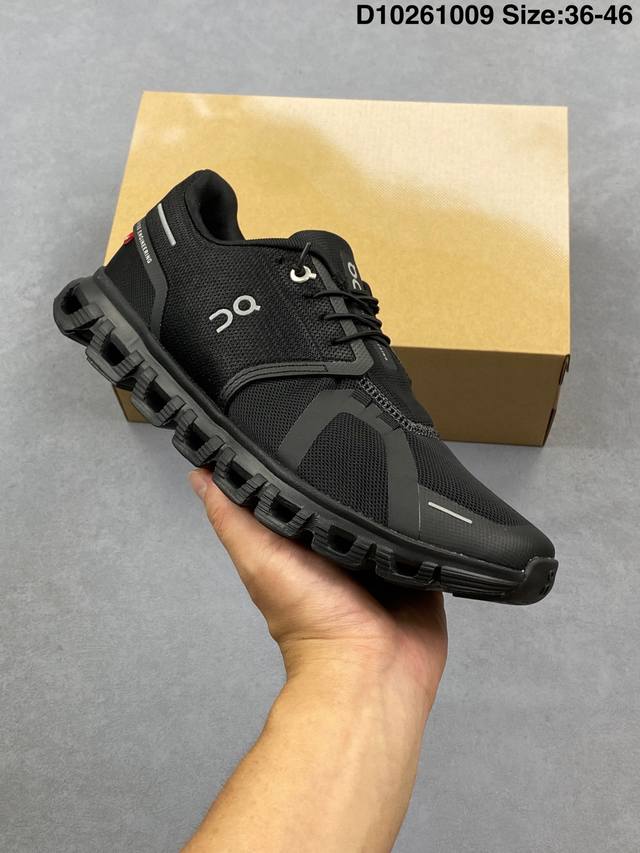 Loewe 罗意威 X On 昂跑全新合作系列运动鞋 时尚老爹鞋，品牌与瑞士高性能运动品牌On携手打造的此系列作品专为城市与户外生活而设，充分彰显蕴含可持续理念