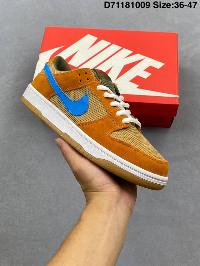 Nike Sb Dunk Low Pro Bart Simpson 耐克 Sb 低帮 黄橙色辛普森 整体配色以鲜艳醒目的红、黄、蓝撞色呈现，酷似 辛普森一家 的