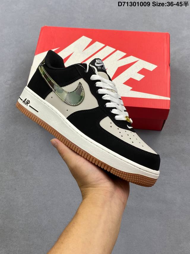 耐克 Nike Air Force 1 '07 Low 空军一号含气垫 低帮百搭厚底增高休闲运动板鞋。柔软、弹性十足的缓震性能和出色的中底设计，横跨复古与现代的