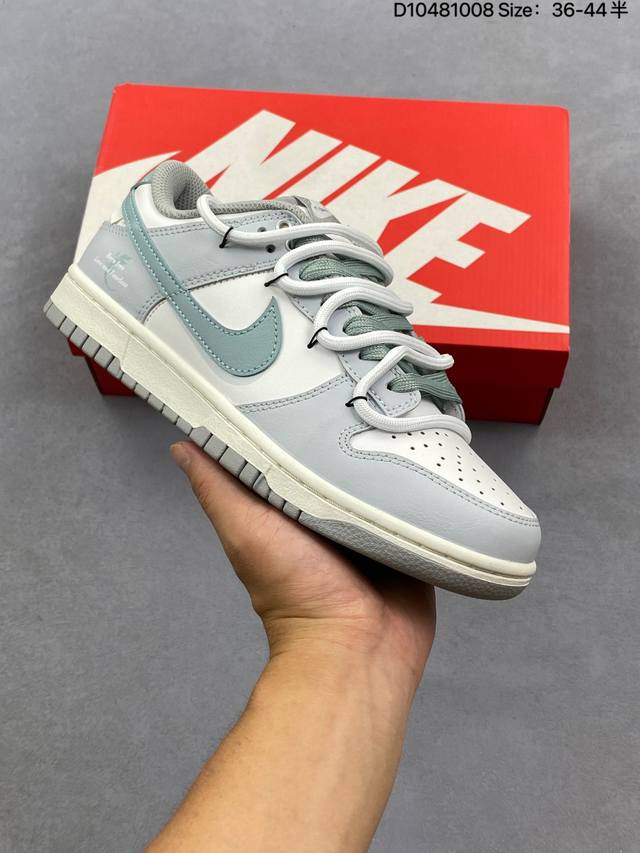 公司级Nike Dunk Low 此款以极简白魂打底，磨砂质感拼接哑光皮革，视觉层次如双押韵脚，灰色Swoosh划破旋律爆点，不张扬，却藏不住高级感。粗粝绑绳诠