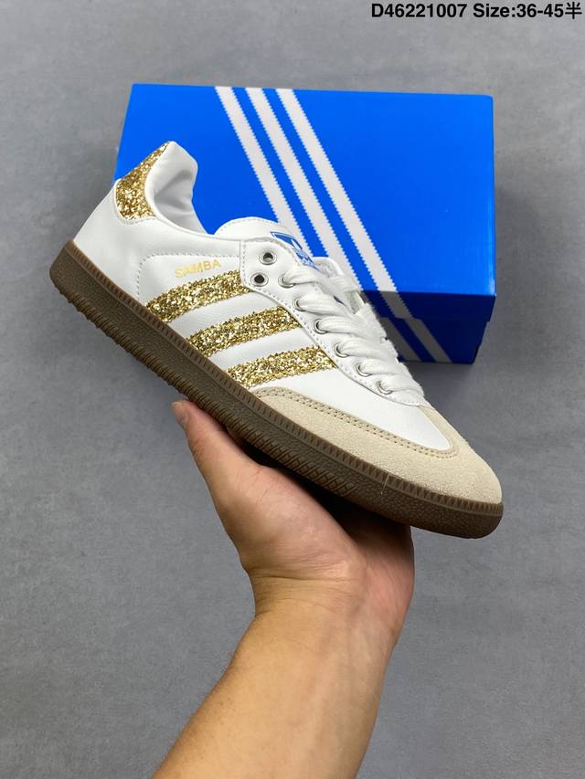 Ad Original Samba Og 复古经典轻便板鞋 带有装饰的超锁缝制和无缝的手感 柔软、柔软的皮革造型和标志性的3条纹完成了精致的外观 正规合身鞋带