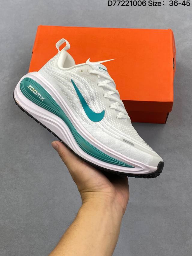 耐克 Nike Vomero Plus 舒适减震防滑低帮跑步鞋 全掌Reactx泡绵中底 前掌和后跟还配备了Air Zoom气垫单元 据说跑起来更快更舒适哦 这