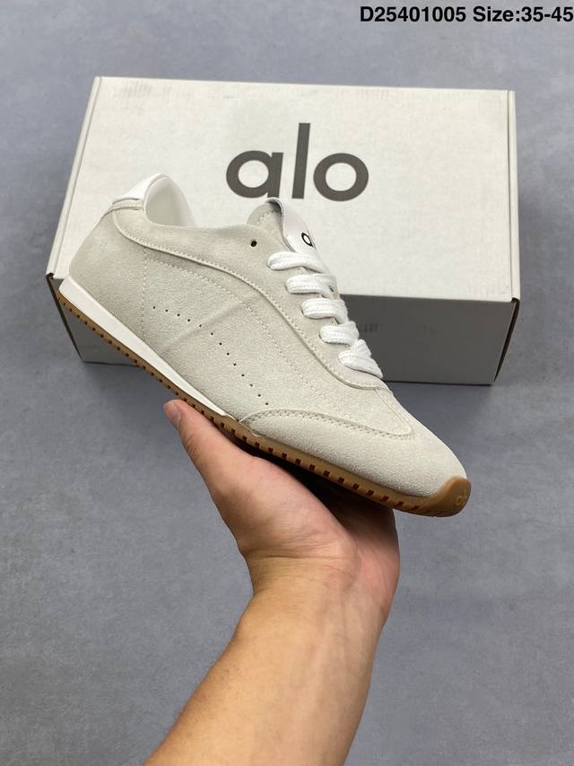 公司级Lo Yogaalosunset新款运动鞋绒面革低帮薄底休闲鞋简约风 采用柔软麂皮拼接透气内里，鞋底具备一定缓震性，适合日常通勤或周末出游。品牌目前主要面