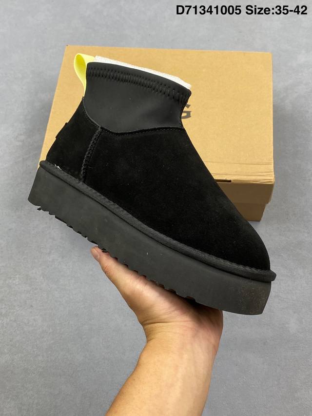 Ugg 雪地靴 原楦原纸版开发版型，采用Tpu模压定型翻毛皮鞋面材质，内嵌人造卷曲羊毛毛绒里衬和鞋垫,保暖锁热，选用17毫米Uggpure 植入式羊毛里衬与可拆