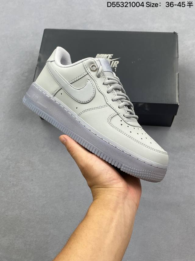 耐克Nike Air Force 1 Low 空军一号低帮百搭休闲运动板鞋。柔软、弹性十足的缓震性能和出色的中底设计，横跨复古与现代的外型结合，造就出风靡全球三