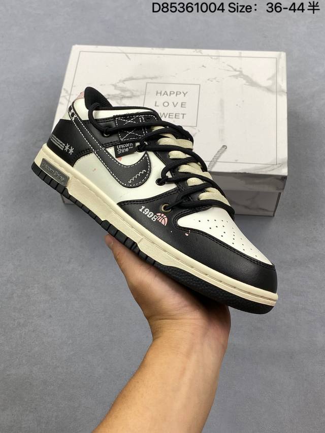 公司级Nike Dunk Sb Low 全新配色 定制Dunk Sb顾名思义，具有经典的Dunk血缘，又注入了更多的时尚元素。相较于普通的Dunk滑板鞋，改良版