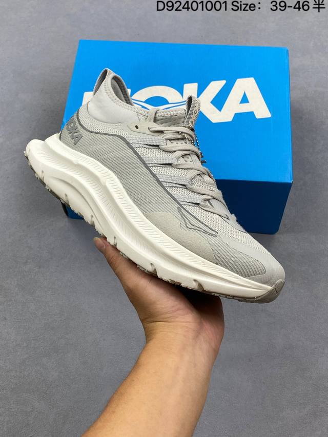 公司级Hoka M Kawana Mid 轻量低帮户外越野跑鞋 户外山脉越野轻量运动跑鞋 鞋面用轻的无缝架构 鞋带用了弹性不易松脱的扁宽弹性鞋带 轻薄的Tpu贴