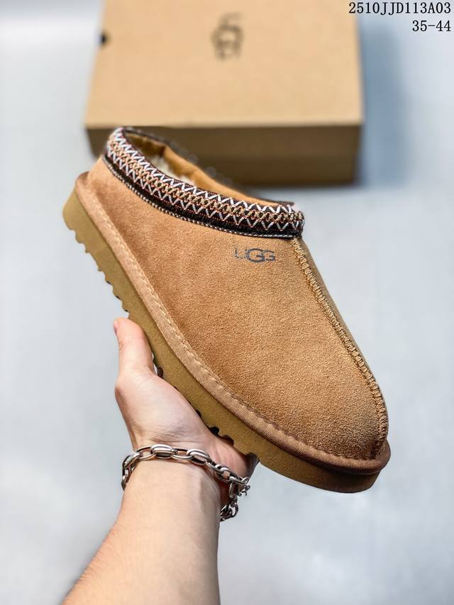 新货#Ugg 塔茨系列加厚款 穆勒风包头5Cm半拖鞋 民族风秋冬雪地靴 羊皮毛一体高品质 保暖锁热 采用Tpu模压定型翻毛皮鞋面材质 内嵌人造卷曲羊毛毛绒里衬和