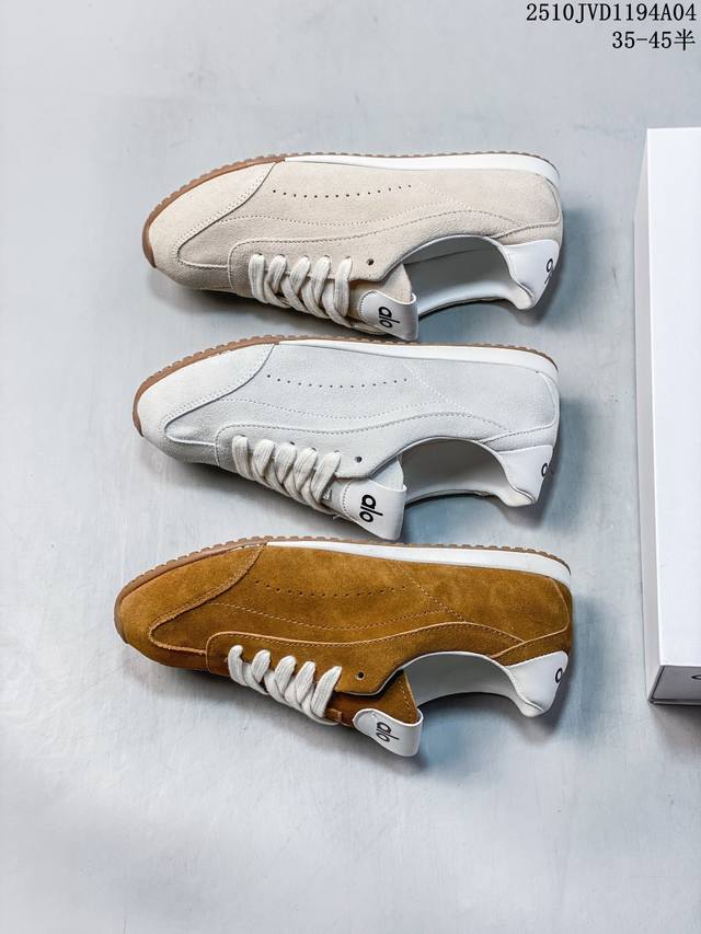 男女鞋Miumiu 25Ss Tyre系列春夏新款 饼干鞋 阿甘鞋休闲运动鞋Miumiu最新爆款 前卫大胆的设计 风格融于此款厚底帆布运动鞋的简约线条 别致徽标