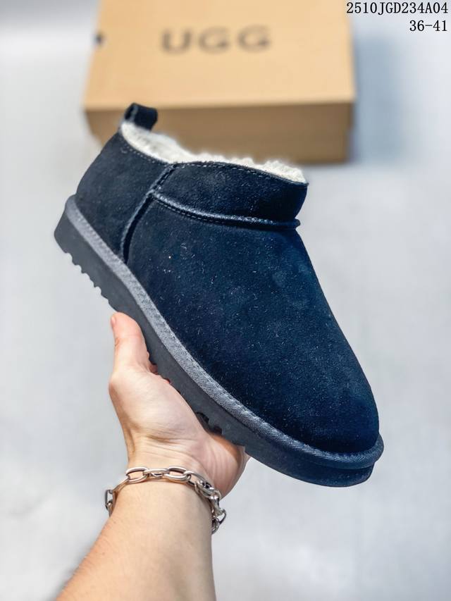 Ugg 雪地靴 俏皮可爱的百变造型， 美国轻奢品牌Ugg 平底系列冬季羊毛一体雪地休闲保暖毛毛家居包头棉鞋。官方同步包装 检验标 材料采用原厂防污防水皮料 防滑