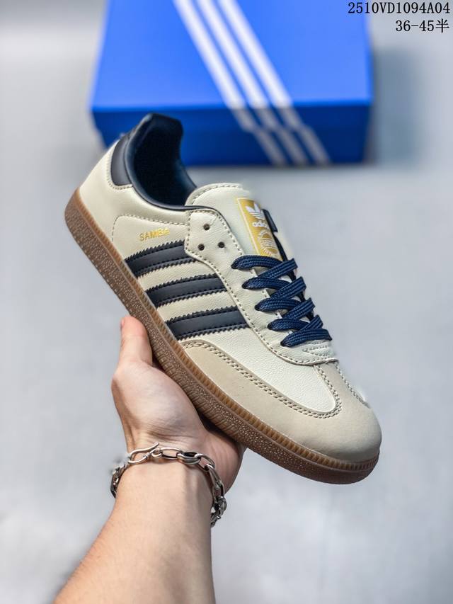 真标带半码 Adidas Originals Samba Og 阿迪达斯 低帮 白灰 德训鞋 这款Samba经典鞋，忠于原版设计，鞋面整体以白色皮革呈现，搭配灰