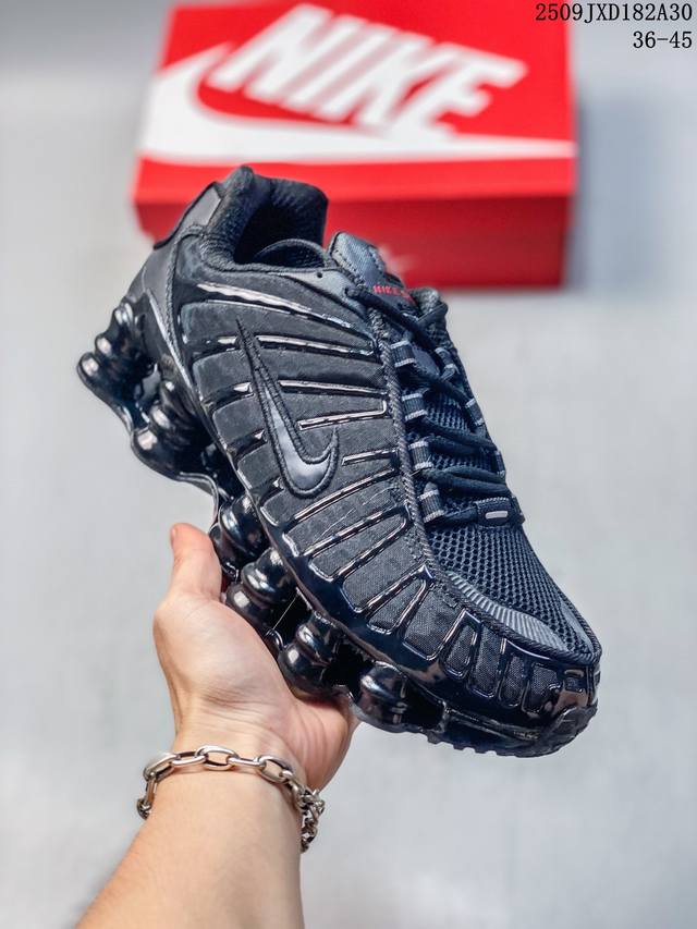 耐克 Nike Shox Tl 男女子运动鞋厚底增高老爹鞋，令机械力学缓震性能跃升新层次。采用透气网眼鞋面和全掌型 Nike Shox 技术，革新演绎经典 20
