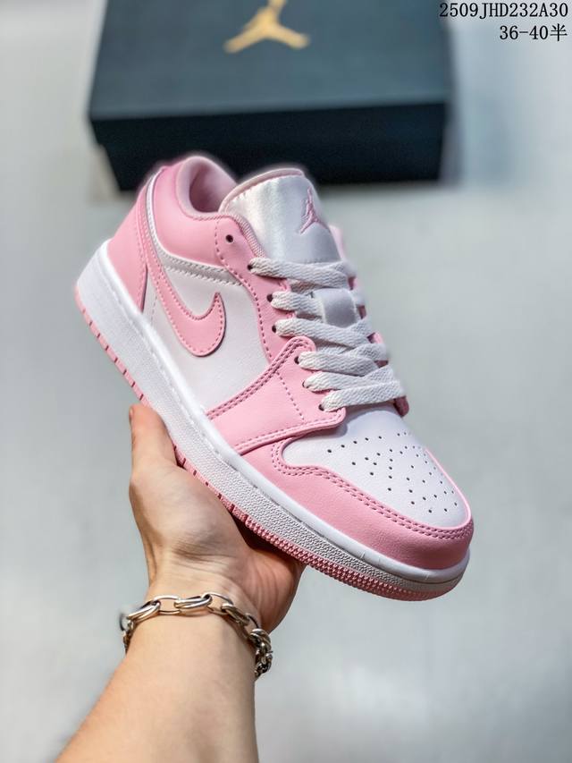 公司级 耐克 乔丹Air Jordan 1 Low Aj1 乔1 乔丹1代Aj1 低帮复古文化休闲运动篮球鞋 复古板鞋。该鞋款从 1985 年元年款汲取设计灵感