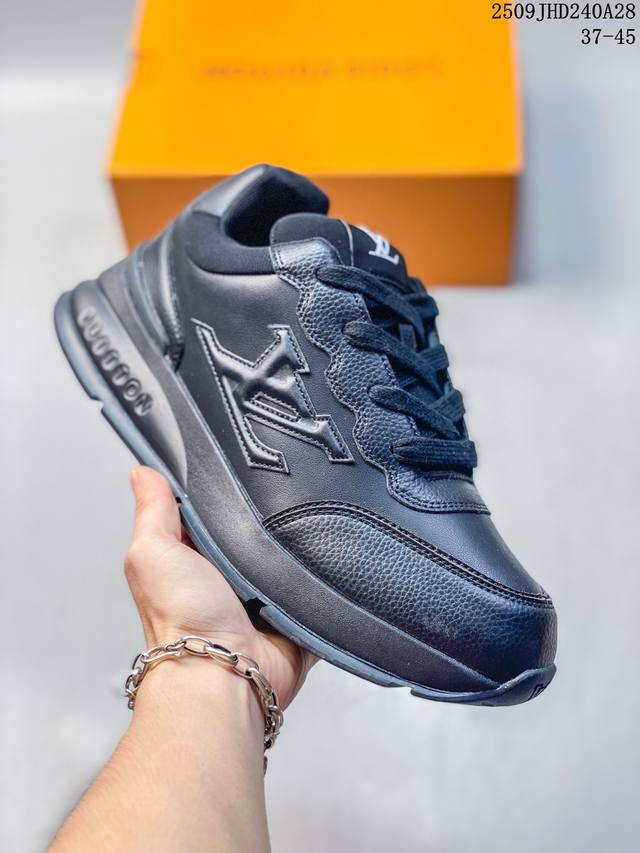 路易威登 Lv男鞋Classic运动鞋系带字母跑鞋黑色2025新款1Ahssv 尺码：见图 编码：09Jhd240A29