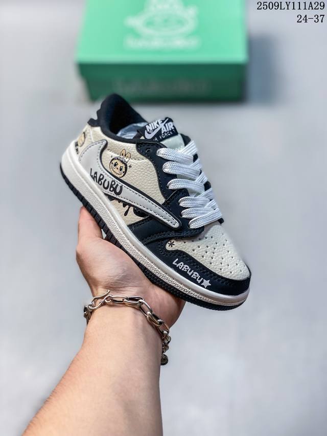 童鞋 Air Jordan 1 Low Aj1乔1低帮休闲板鞋 同步官方配色 原档冲孔鞋头 正确满胶鞋垫 四线拉帮 原厂织唛标 鞋舌高弹海绵填充 尺码：如图 编