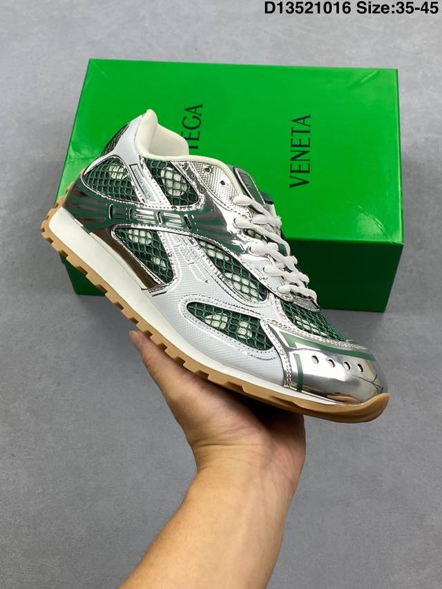 公司级原楦原纸版开发版采用轻质科技菱形网布面料鞋面材质#内嵌透气网面贴合加厚Pu缓震乳胶脚垫#外置防变形耐磨Tpu橡胶大底向品牌著名的 Intrecciato