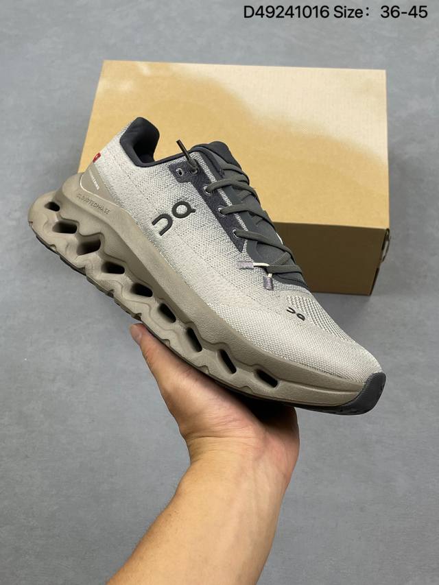 公司级Loewe X On昂跑Cloudtilt 2.0 罗意威 联名轻量运动休闲鞋 脚感很舒服 鞋底柔软且包裹性好 上脚显腿长 不管休闲还是运动都很百搭 是最