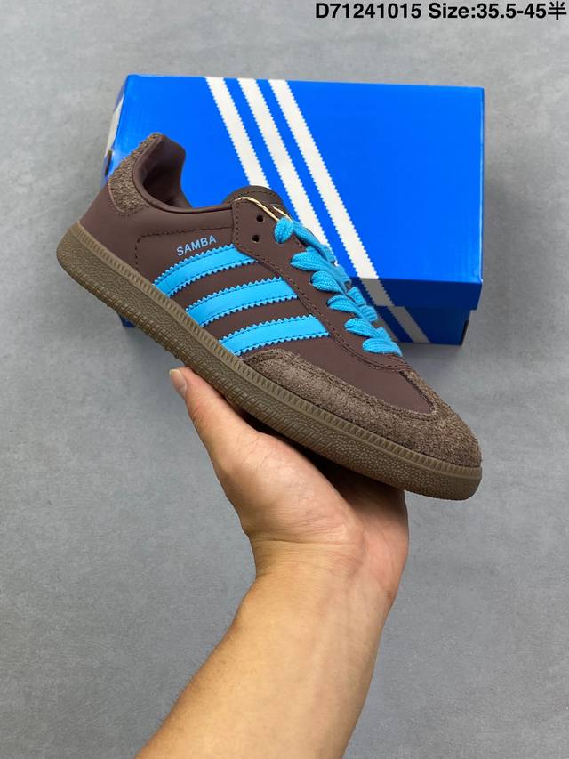 阿迪达斯Adidas Samba Og 复古桑巴板鞋 这款桑巴鞋展示了高质量的工艺 带有装饰的超锁缝制和无缝的手感 柔软、柔软的皮革造型和标志性的3条纹完成了精