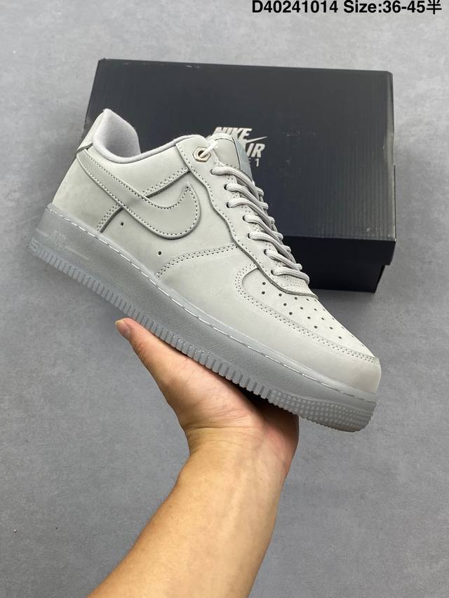 公司级耐克Nike Air Force 7 空军一号低帮百搭休闲运动板鞋。柔软、弹性十足的缓震性能和出色的中底设计，横跨复古与现代的外型结合，造就出风靡全球三十