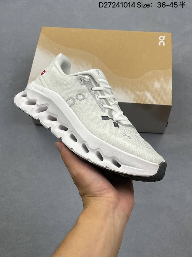 公司级Loewe X On昂跑Cloudtilt 2.0 罗意威 联名轻量运动休闲鞋 脚感很舒服 鞋底柔软且包裹性好 上脚显腿长 不管休闲还是运动都很百搭 是最