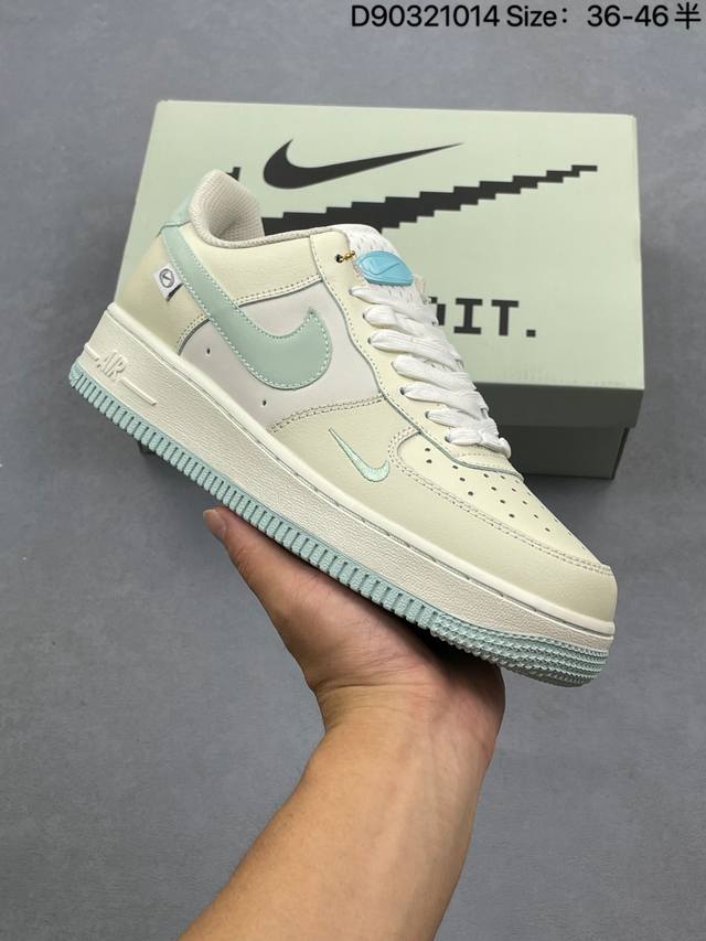 耐克Nike Air Force 1 Low 空军一号 Af1 低帮百搭休闲运动板鞋。柔软、弹性十足的缓震性能和出色的中底设计，横跨复古与现代的外型结合，造就出