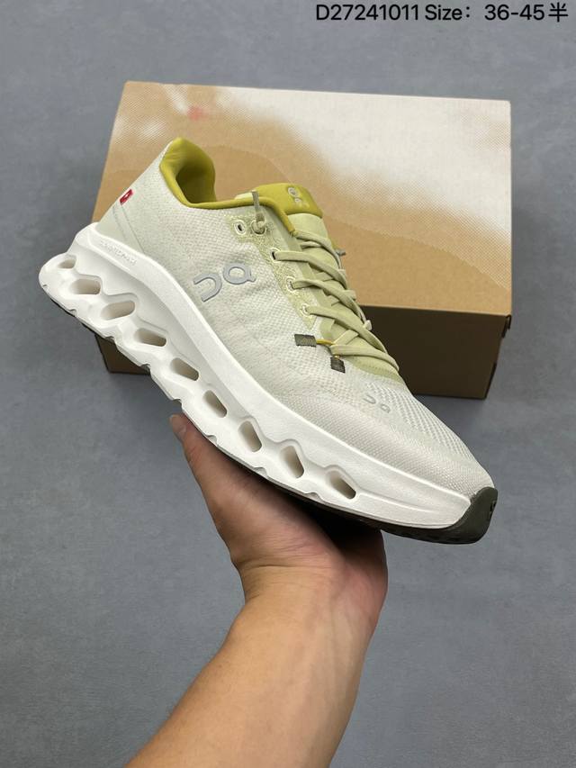 公司级Loewe X On昂跑Cloudtilt 2.0 罗意威 联名轻量运动休闲鞋 脚感很舒服 鞋底柔软且包裹性好 上脚显腿长 不管休闲还是运动都很百搭 是最