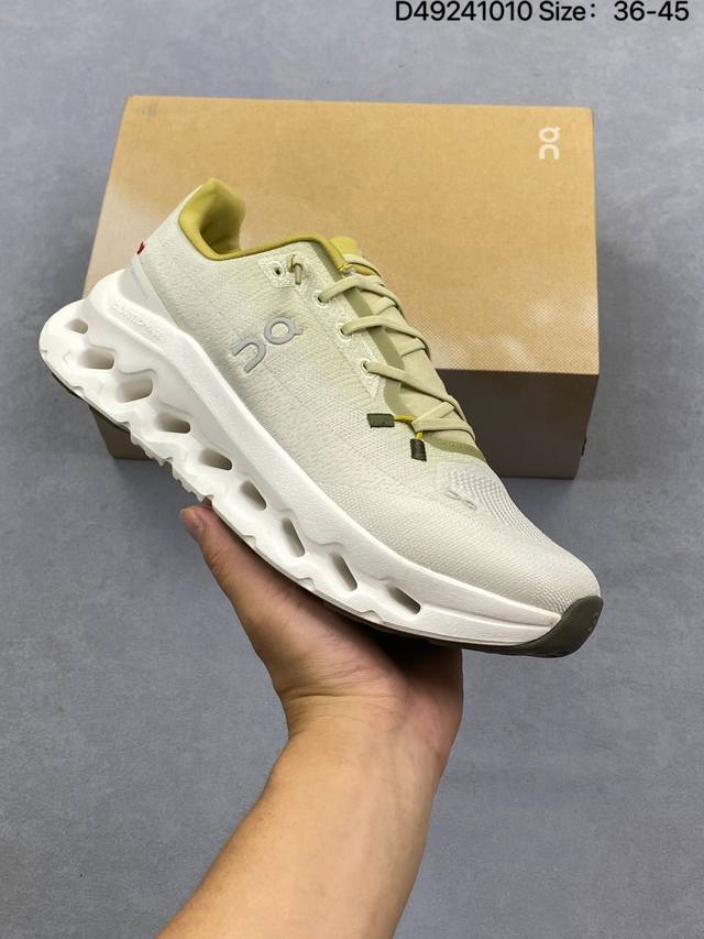 公司级Loewe X On昂跑Cloudtilt 2.0 罗意威 联名轻量运动休闲鞋 脚感很舒服 鞋底柔软且包裹性好 上脚显腿长 不管休闲还是运动都很百搭 是最